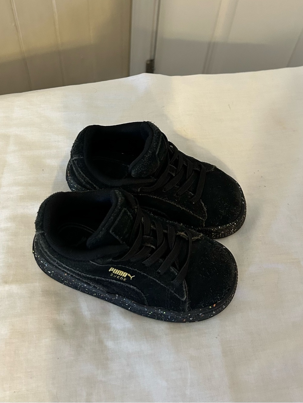 Puma Kids Suede Triplex Mono Black Paint Splatter Sneakers/Size 8 C
